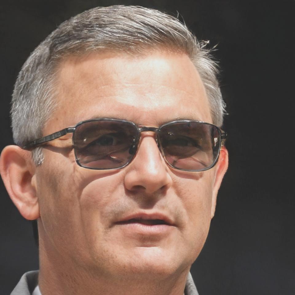 Ritratto professionale di Giacinto Miramonti, esperto in analisi giurisprudenziale